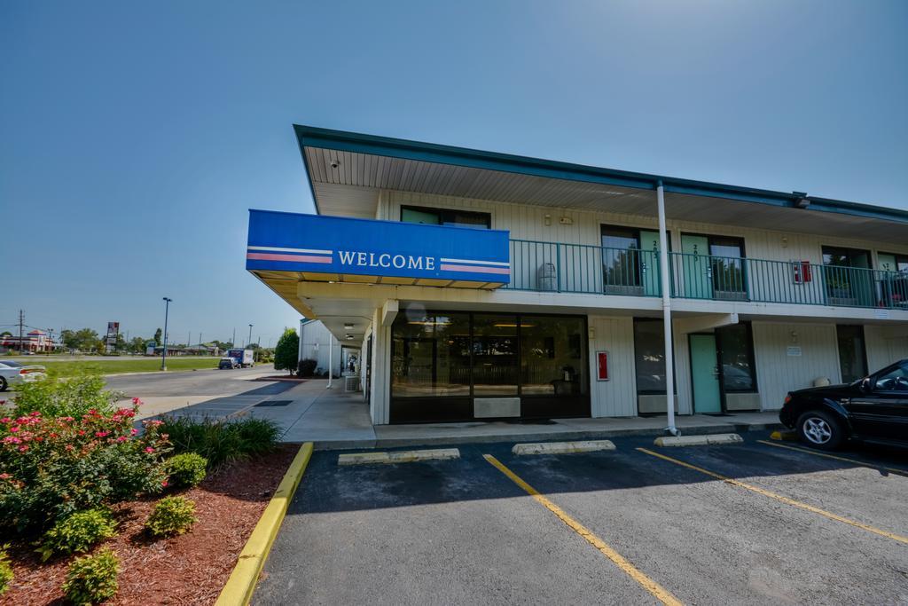 Motel 6 Huntsville - Madison Exteriör bild
