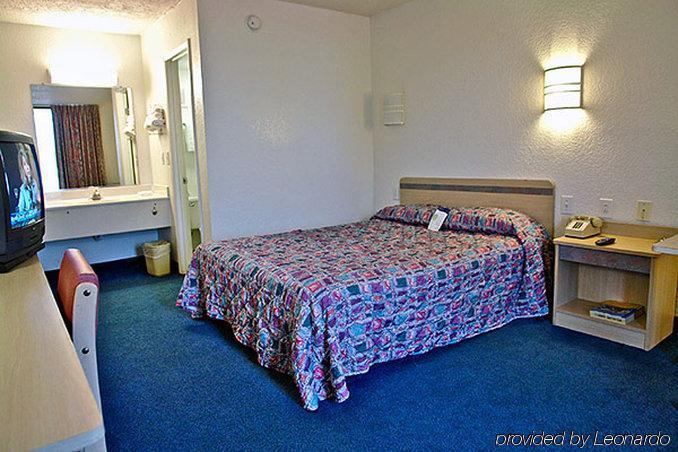 Motel 6 Huntsville - Madison Exteriör bild