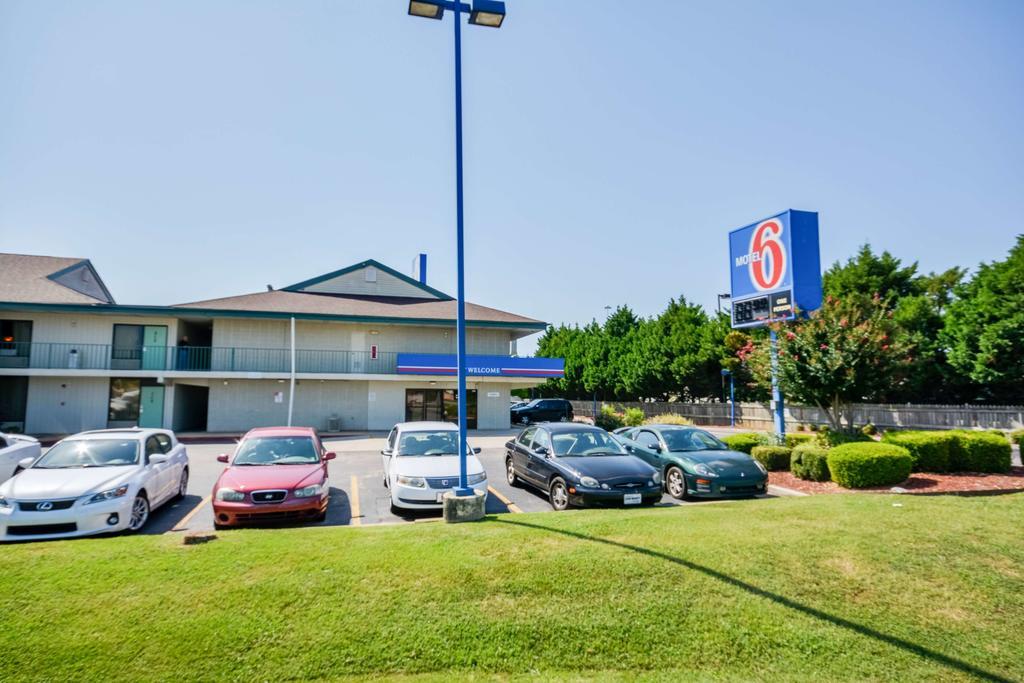 Motel 6 Huntsville - Madison Exteriör bild