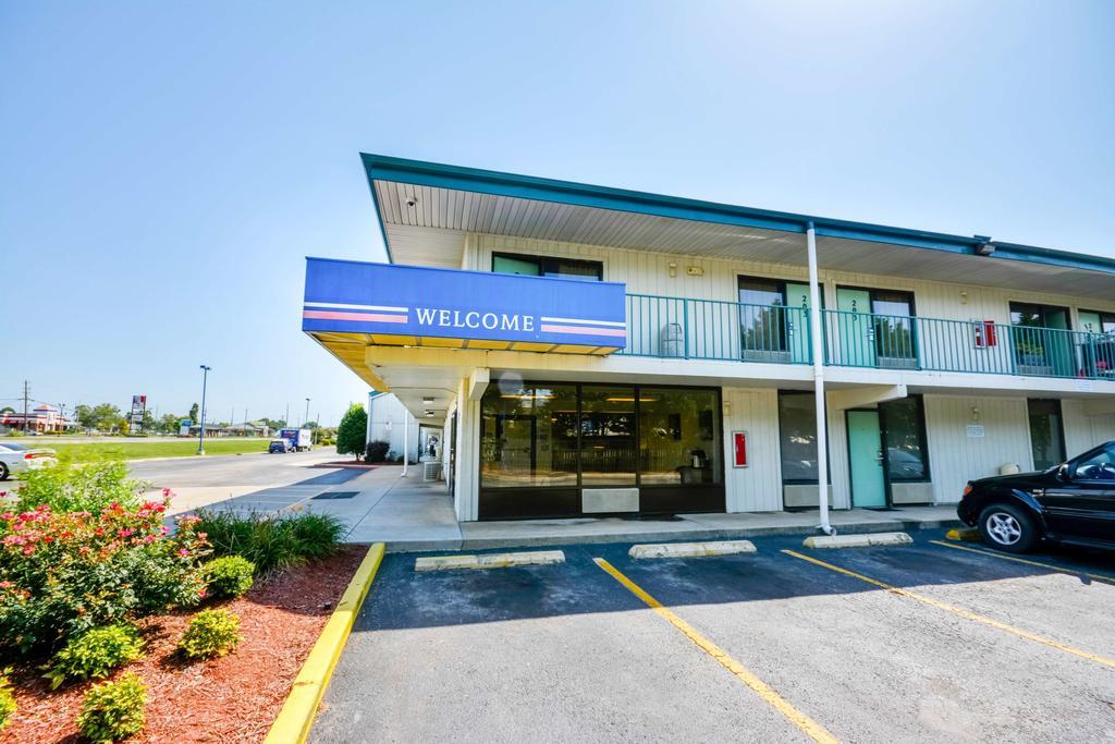 Motel 6 Huntsville - Madison Exteriör bild